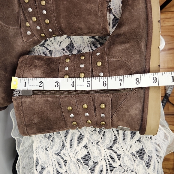 UGG Brown Boots - Picture 14 of 14